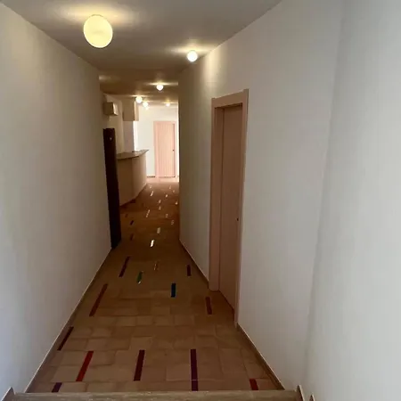 Luna Rosa, كابري