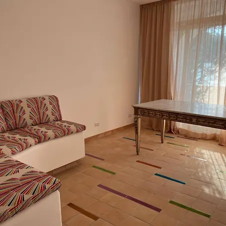 Luna Rosa, * كابري